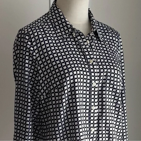 GAP Black and White Geometric Button Down Shirt, size Medium - Picture 6 of 12